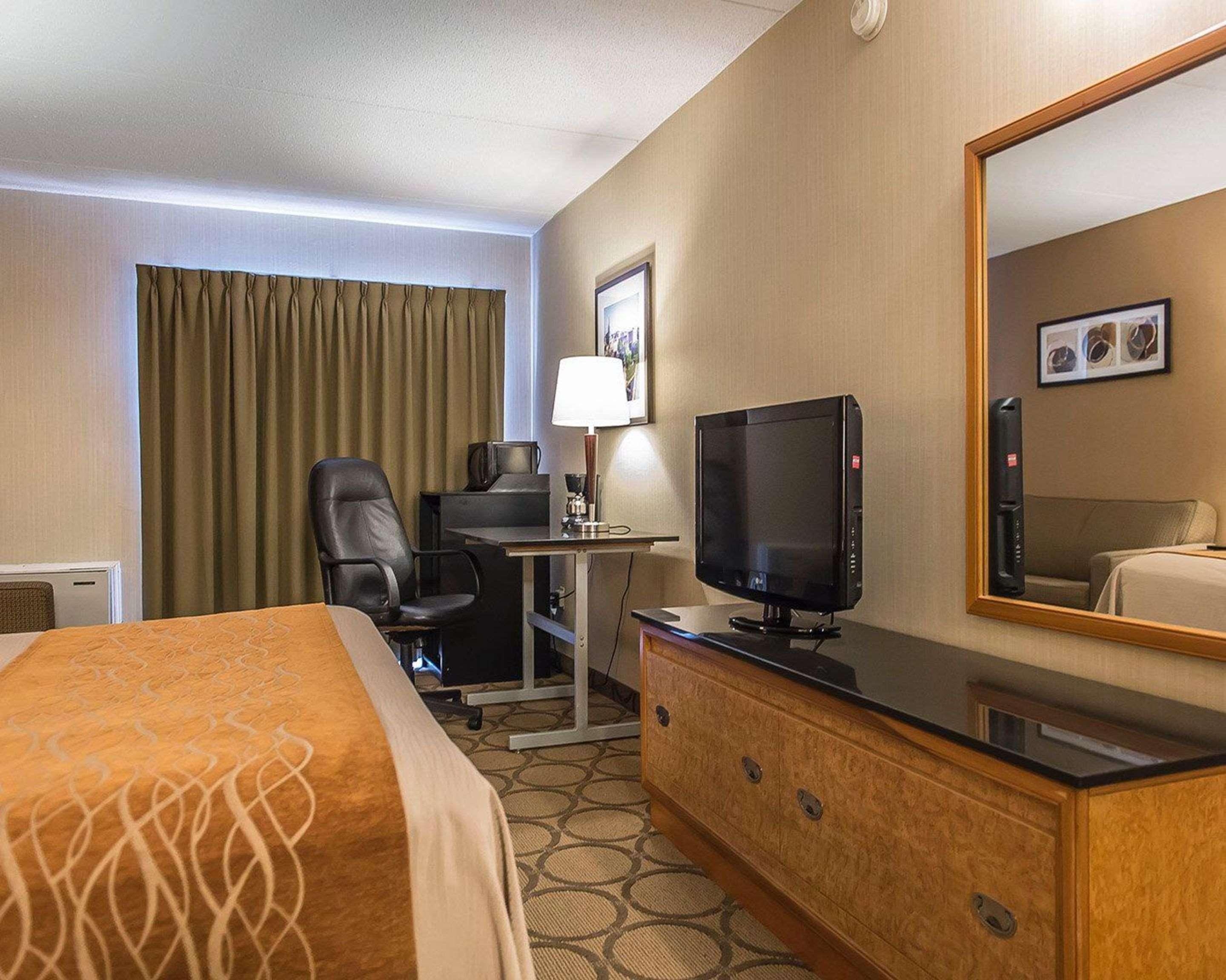 Comfort Inn Hwy 401 Кингстон Экстерьер фото