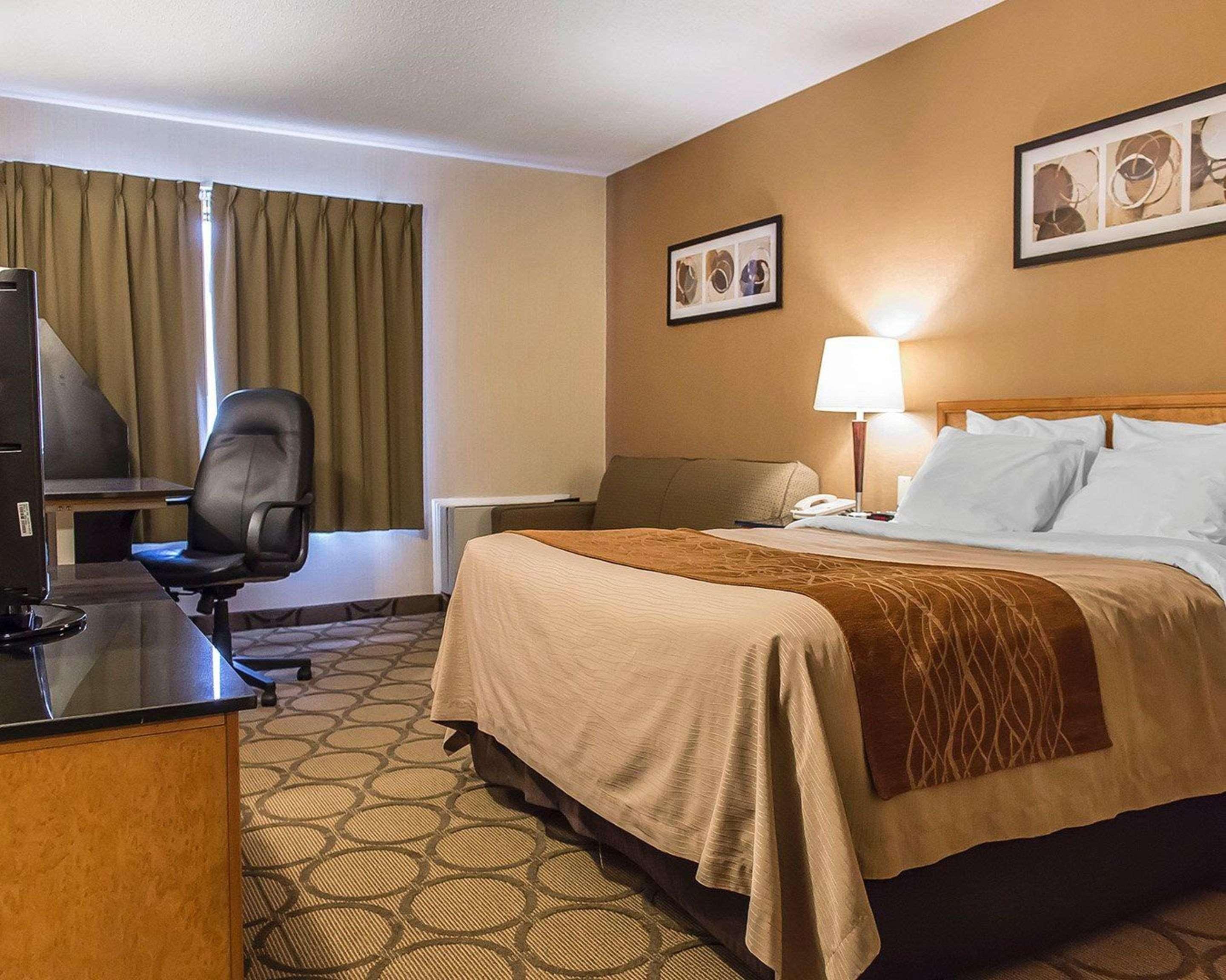 Comfort Inn Hwy 401 Кингстон Экстерьер фото