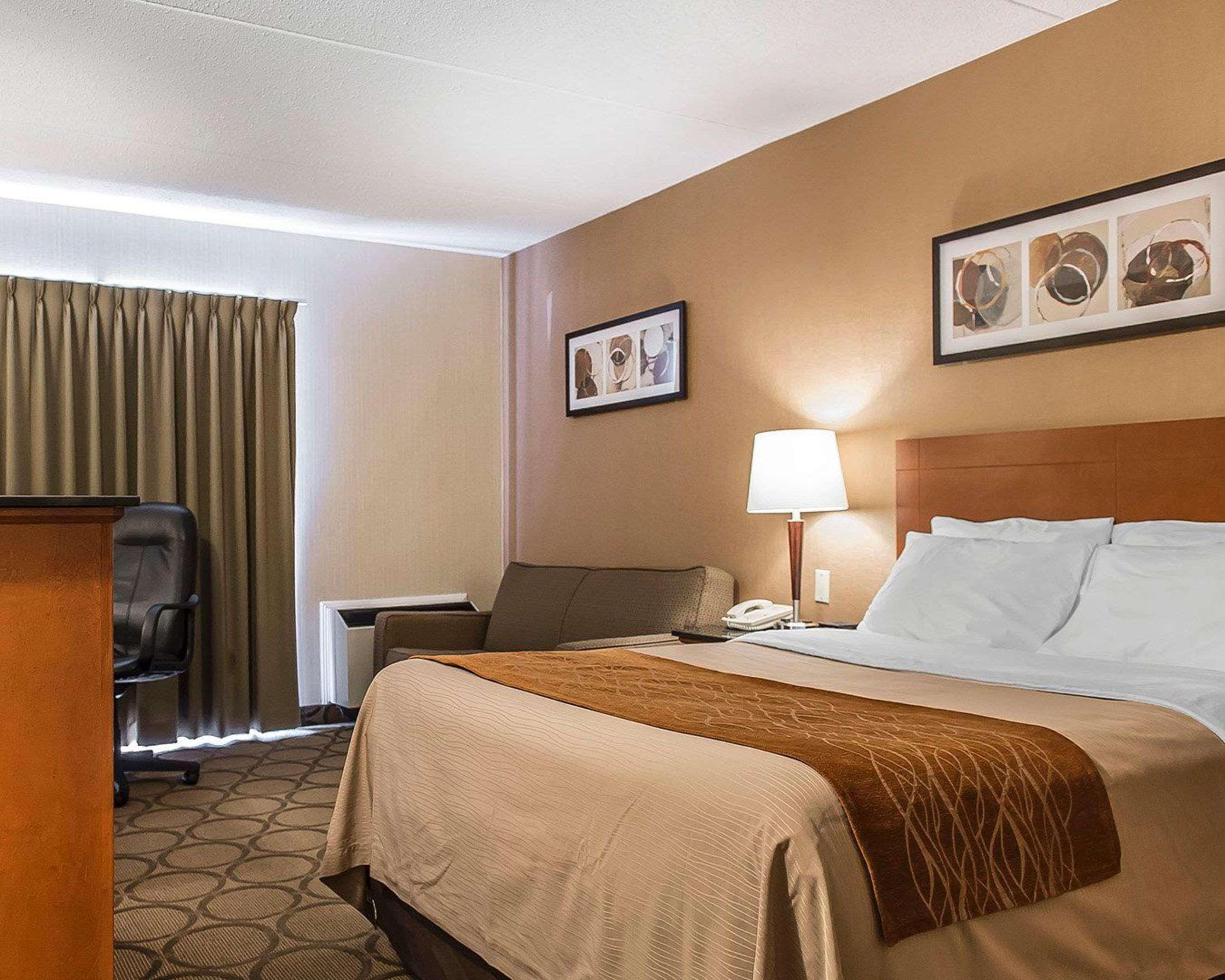 Comfort Inn Hwy 401 Кингстон Экстерьер фото