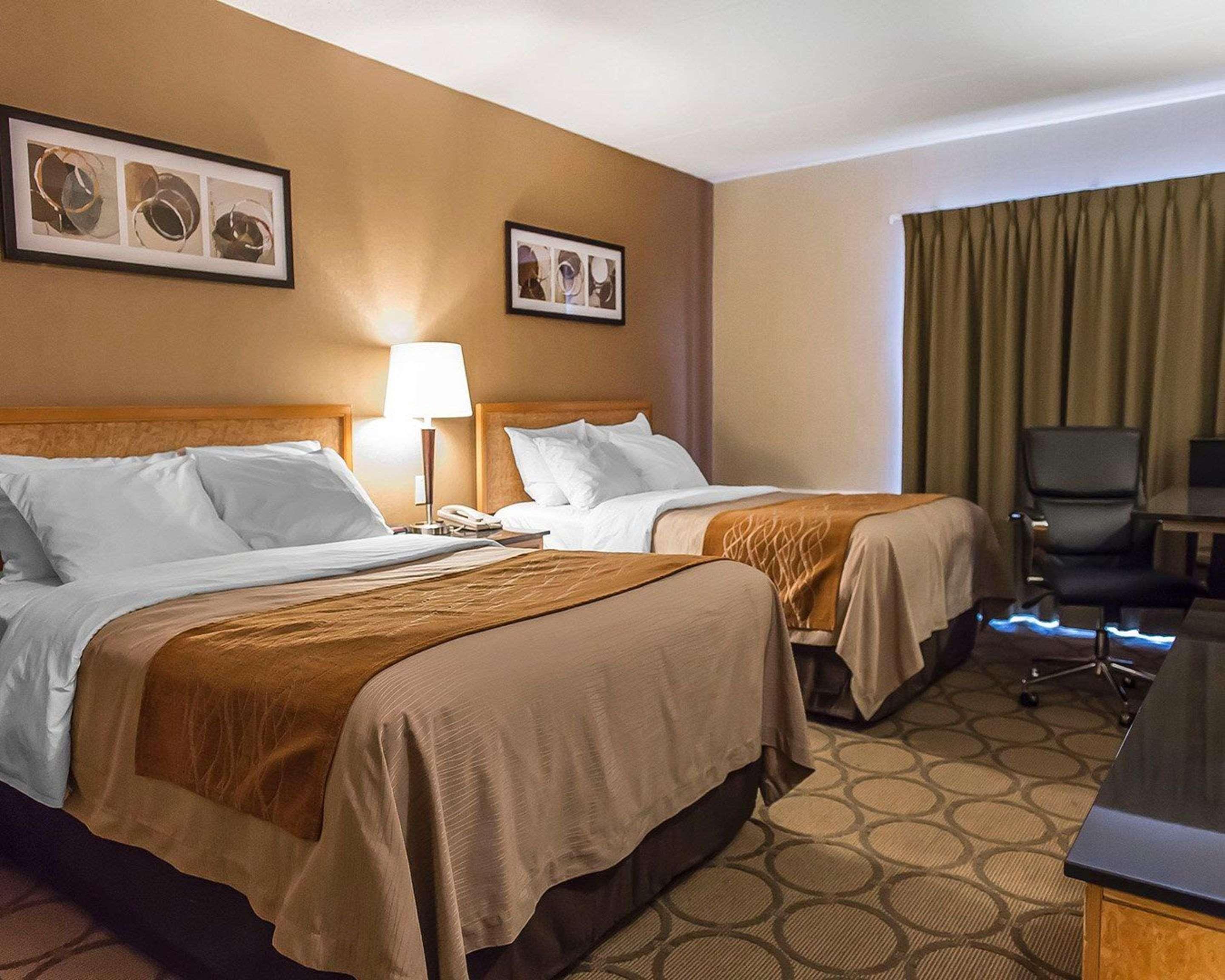 Comfort Inn Hwy 401 Кингстон Экстерьер фото