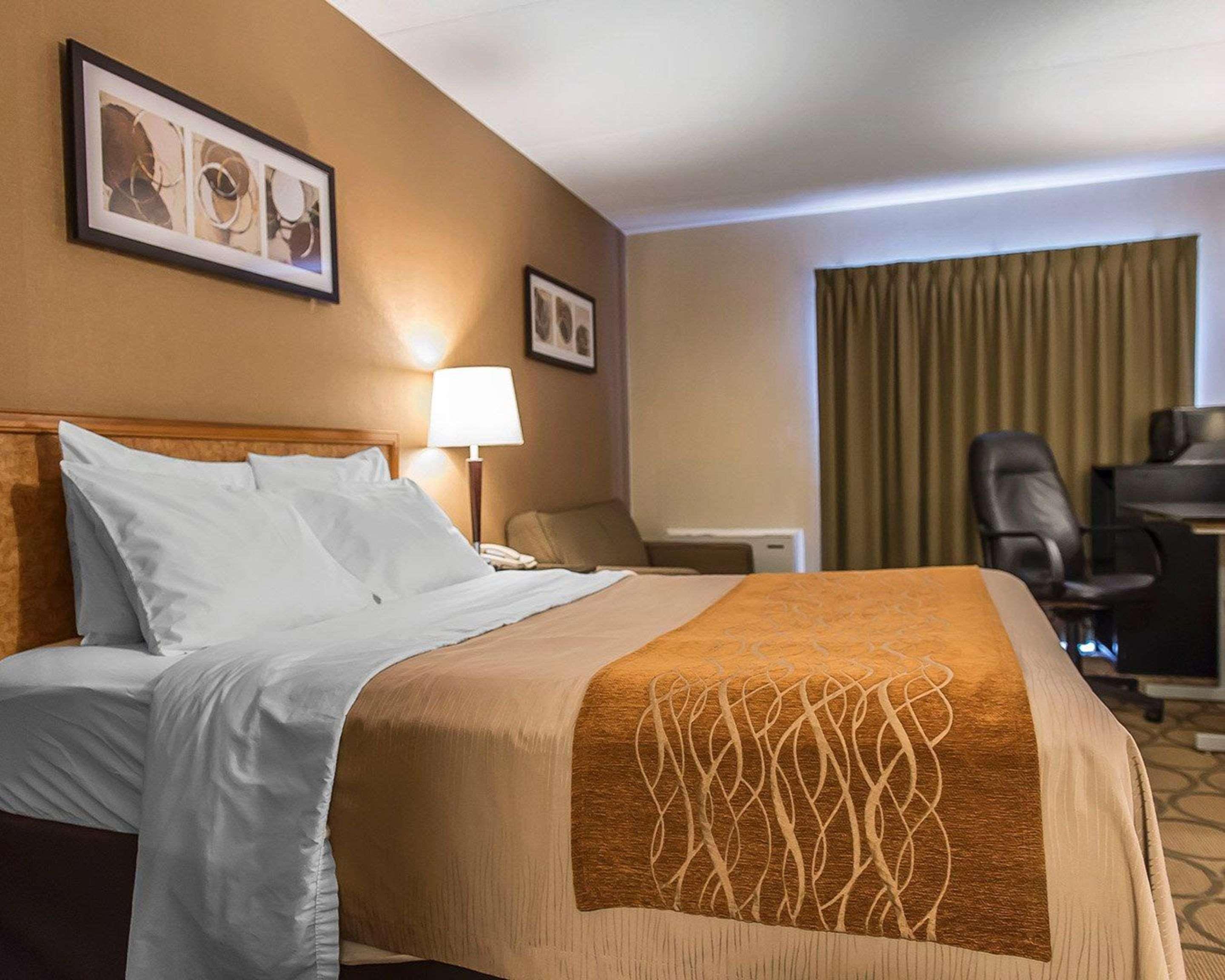 Comfort Inn Hwy 401 Кингстон Экстерьер фото