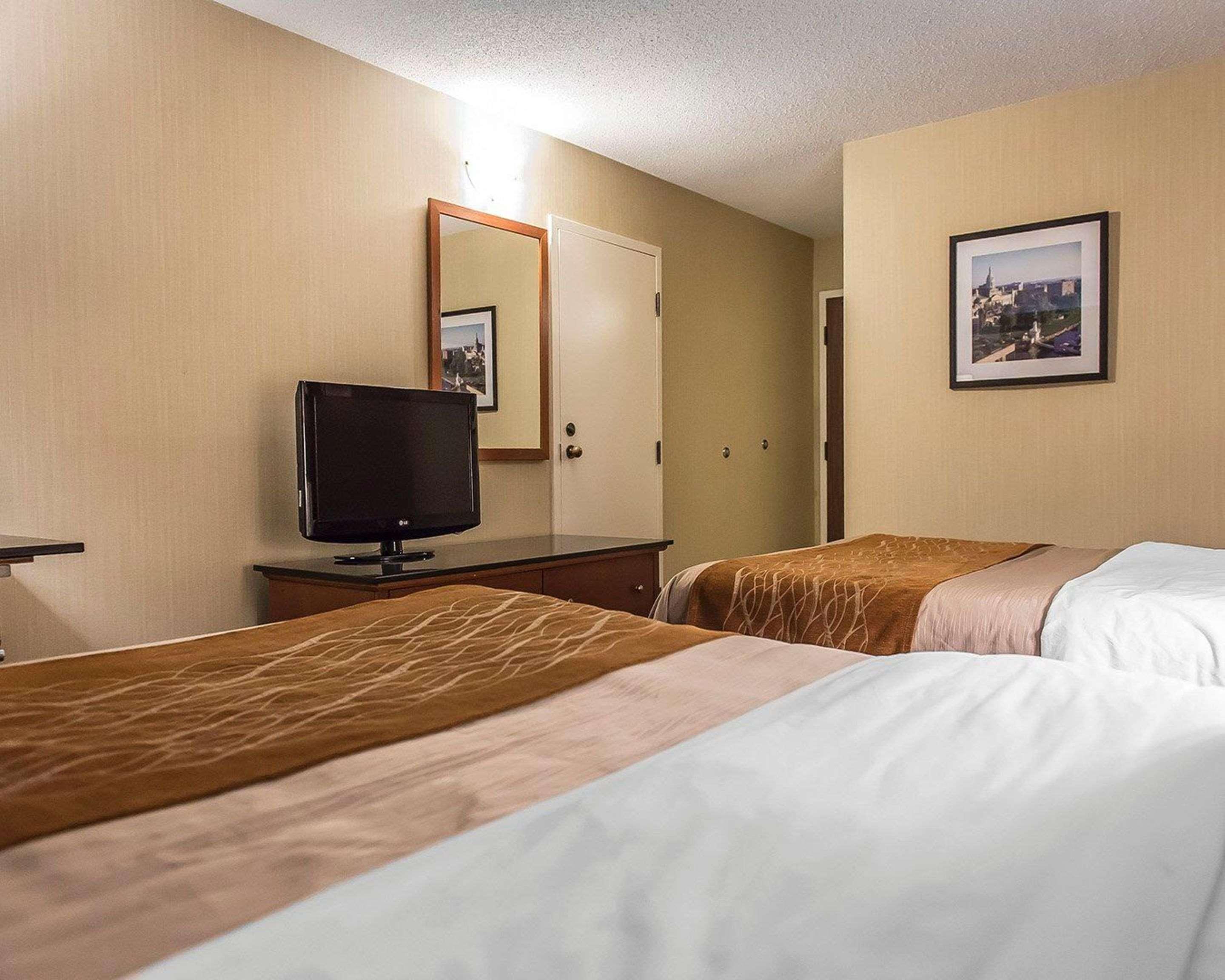 Comfort Inn Hwy 401 Кингстон Экстерьер фото