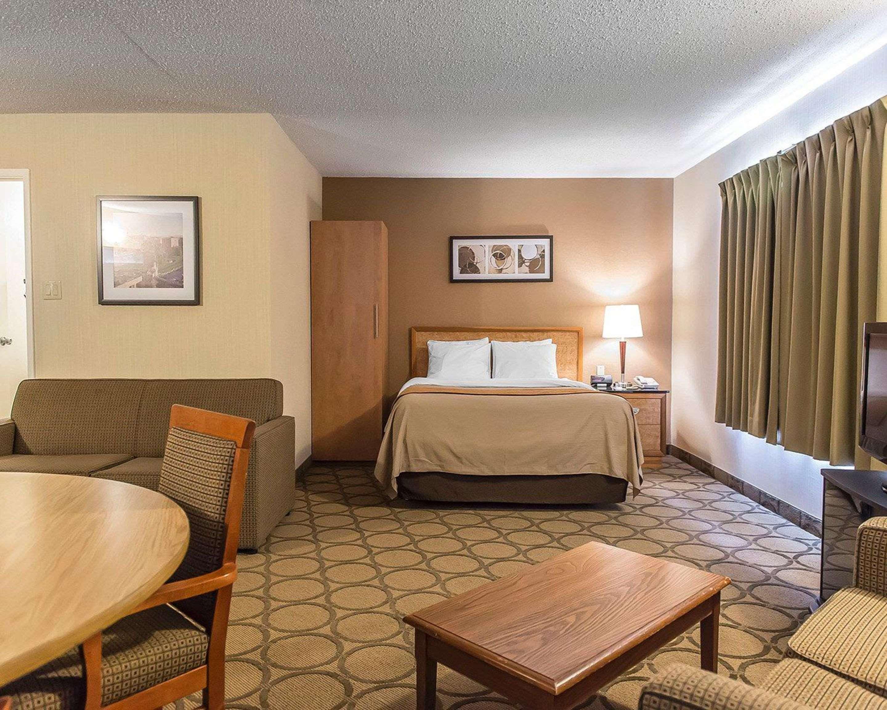 Comfort Inn Hwy 401 Кингстон Экстерьер фото
