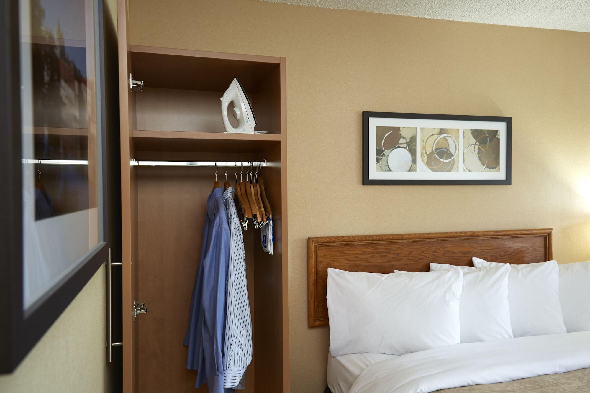 Comfort Inn Hwy 401 Кингстон Экстерьер фото