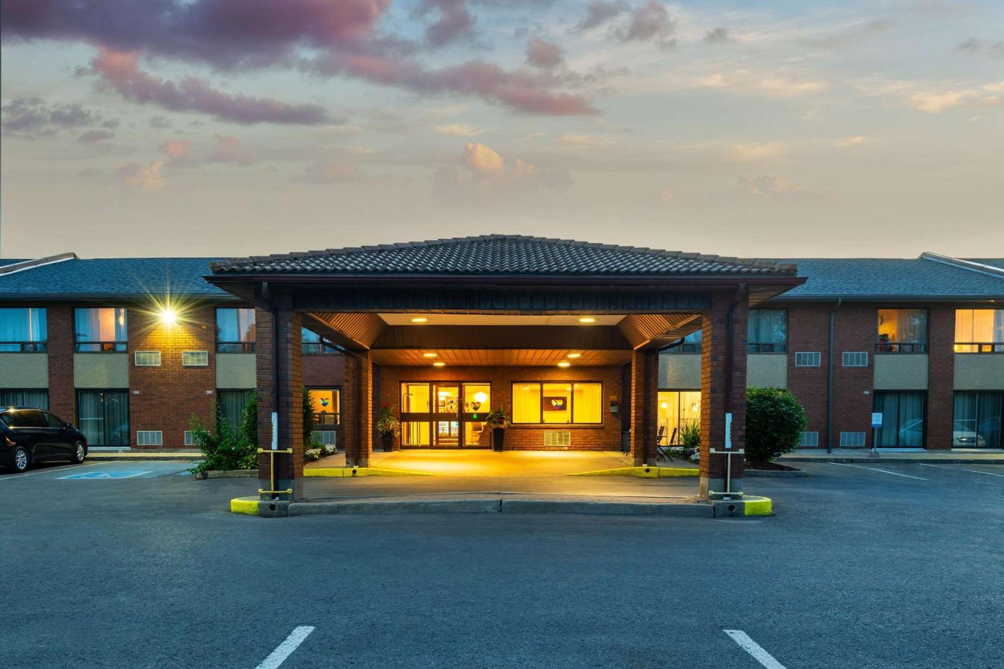 Comfort Inn Hwy 401 Кингстон Экстерьер фото