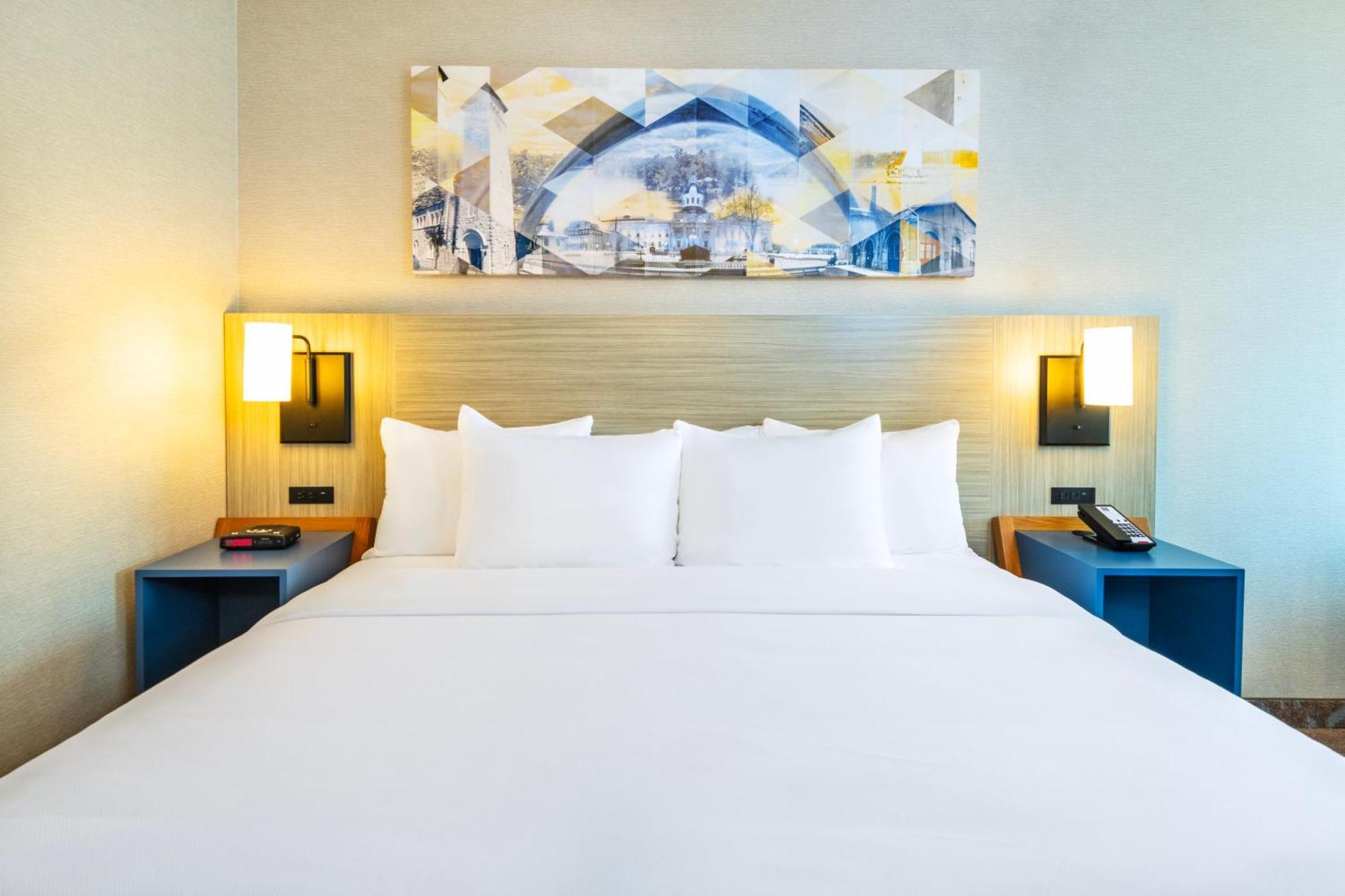 Comfort Inn Hwy 401 Кингстон Экстерьер фото