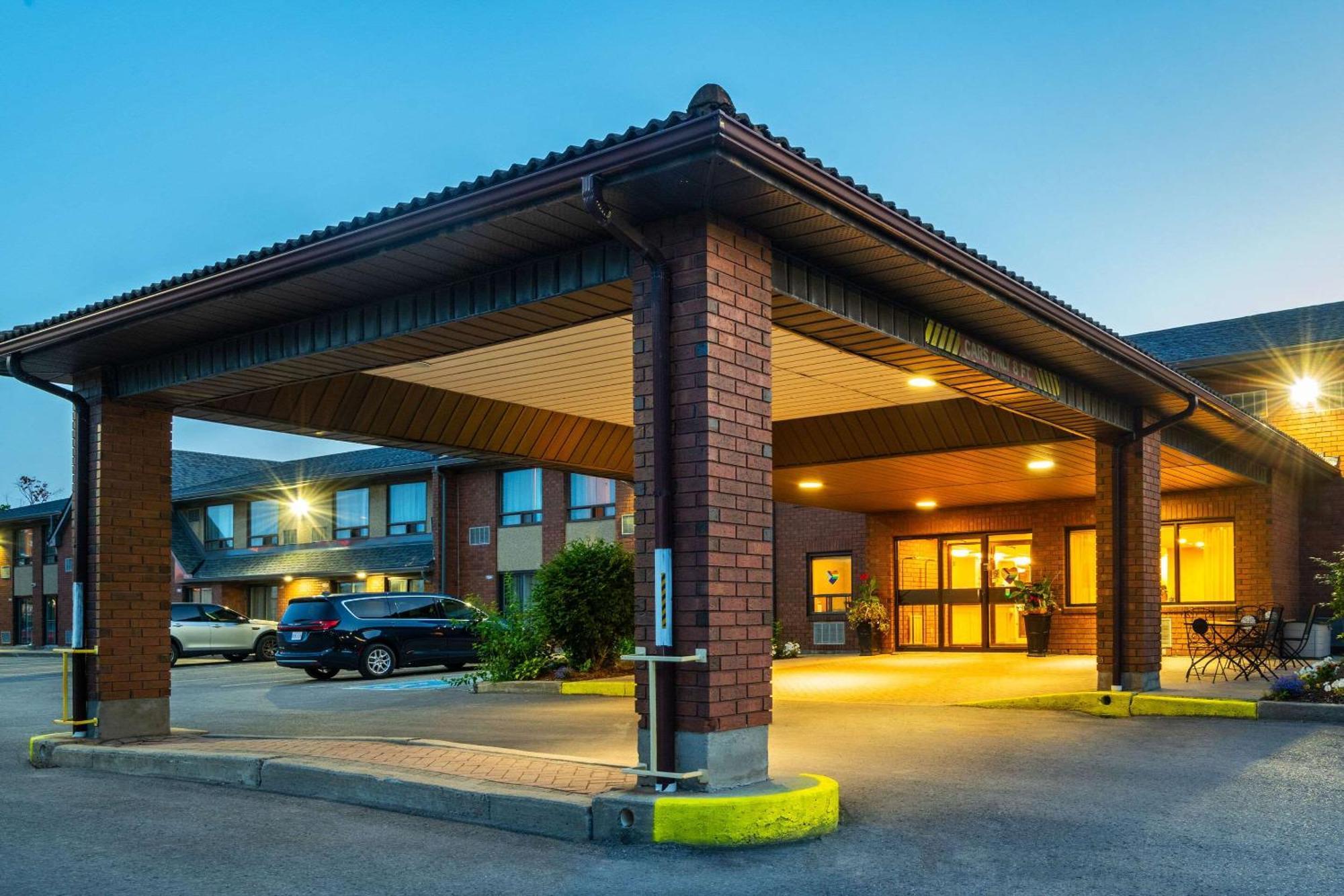 Comfort Inn Hwy 401 Кингстон Экстерьер фото