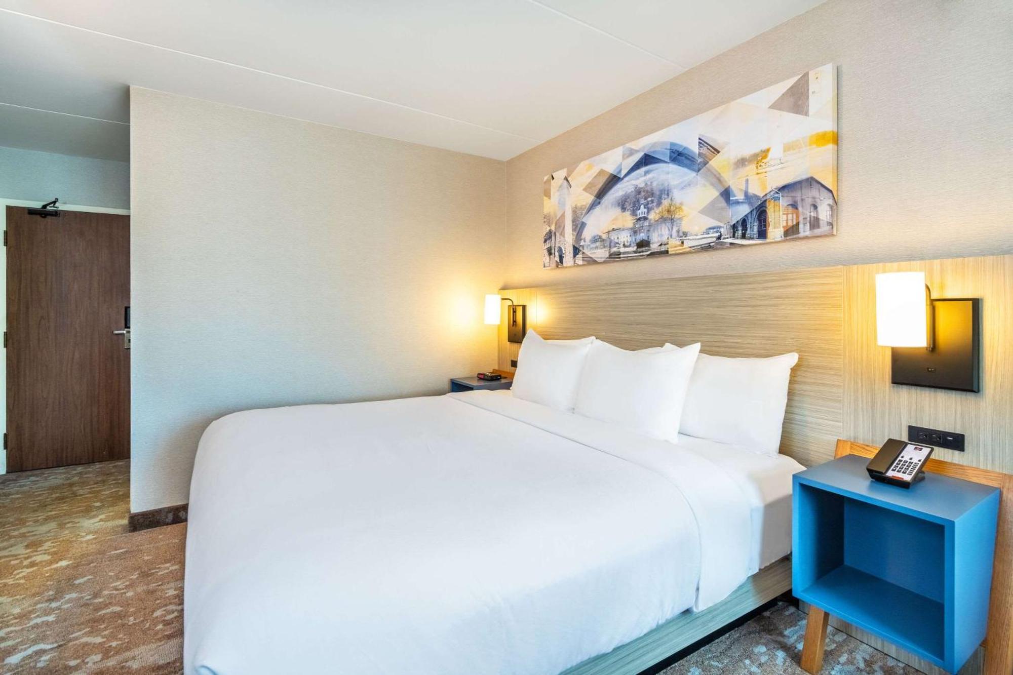 Comfort Inn Hwy 401 Кингстон Экстерьер фото