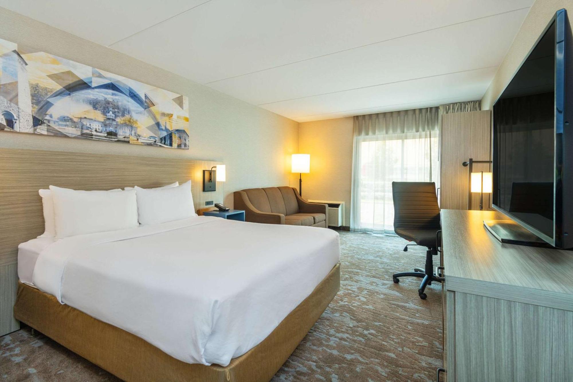 Comfort Inn Hwy 401 Кингстон Экстерьер фото