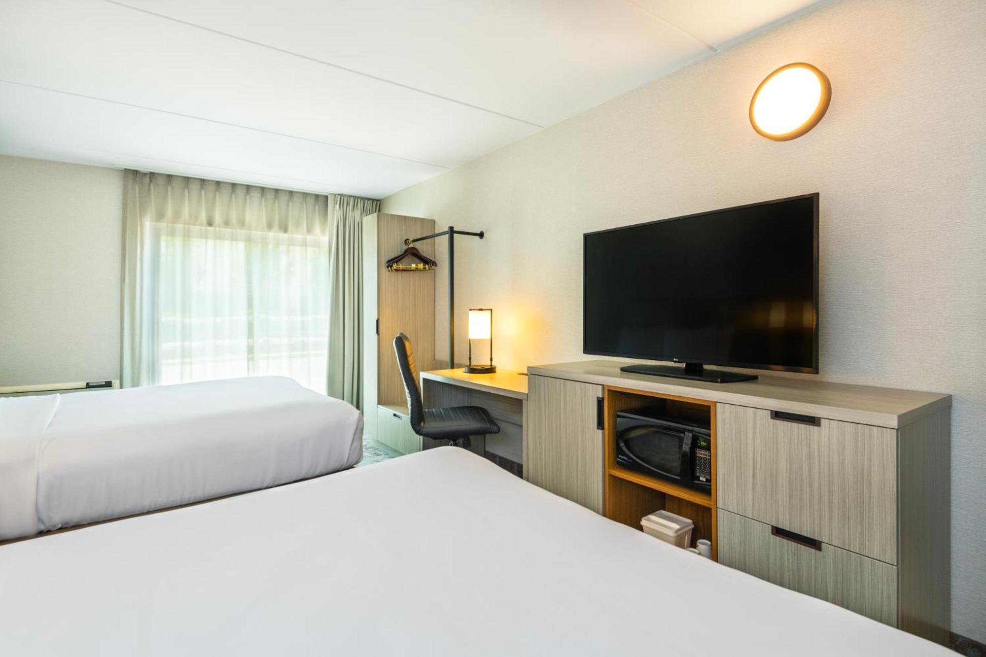 Comfort Inn Hwy 401 Кингстон Экстерьер фото