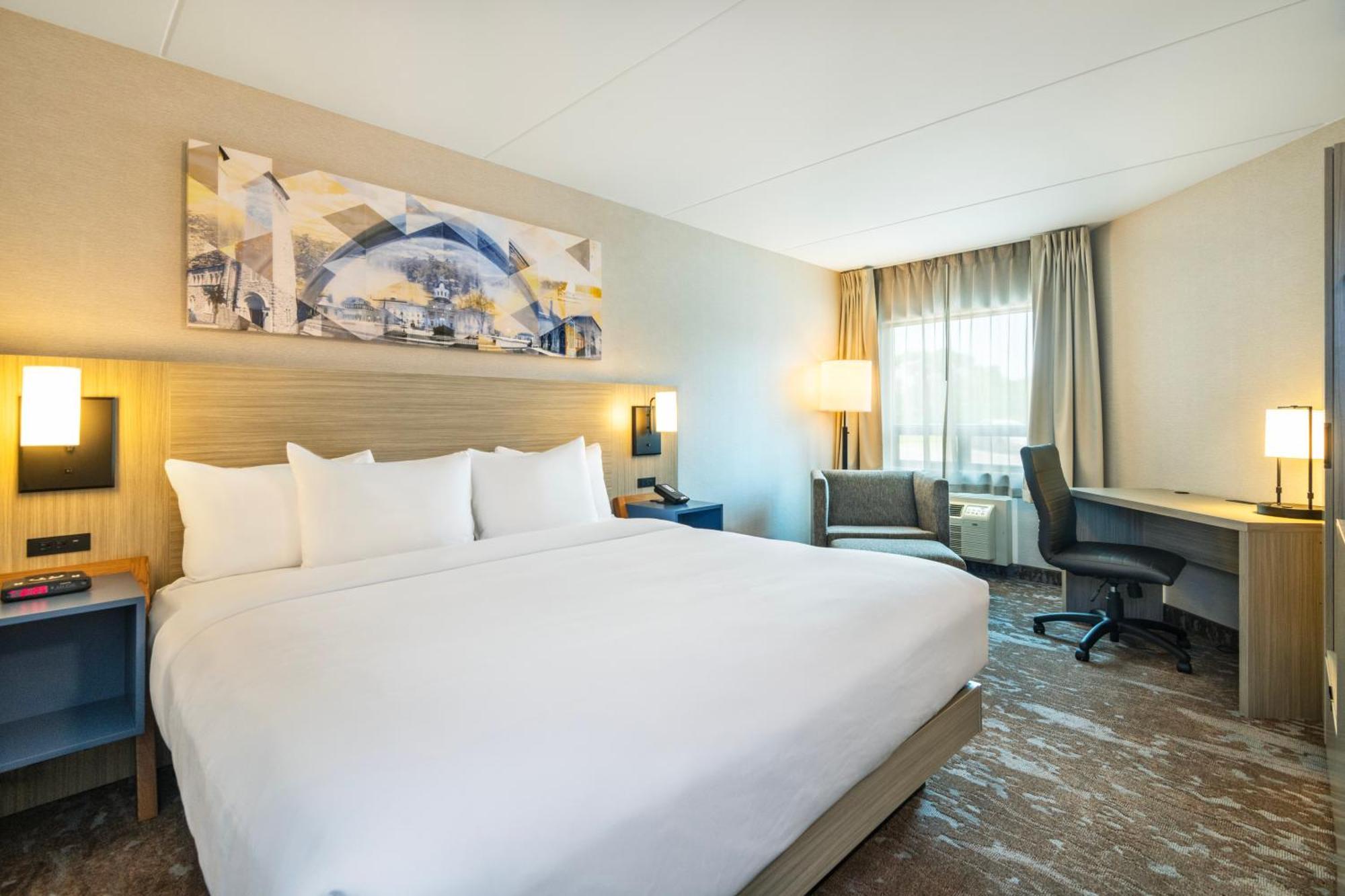 Comfort Inn Hwy 401 Кингстон Экстерьер фото