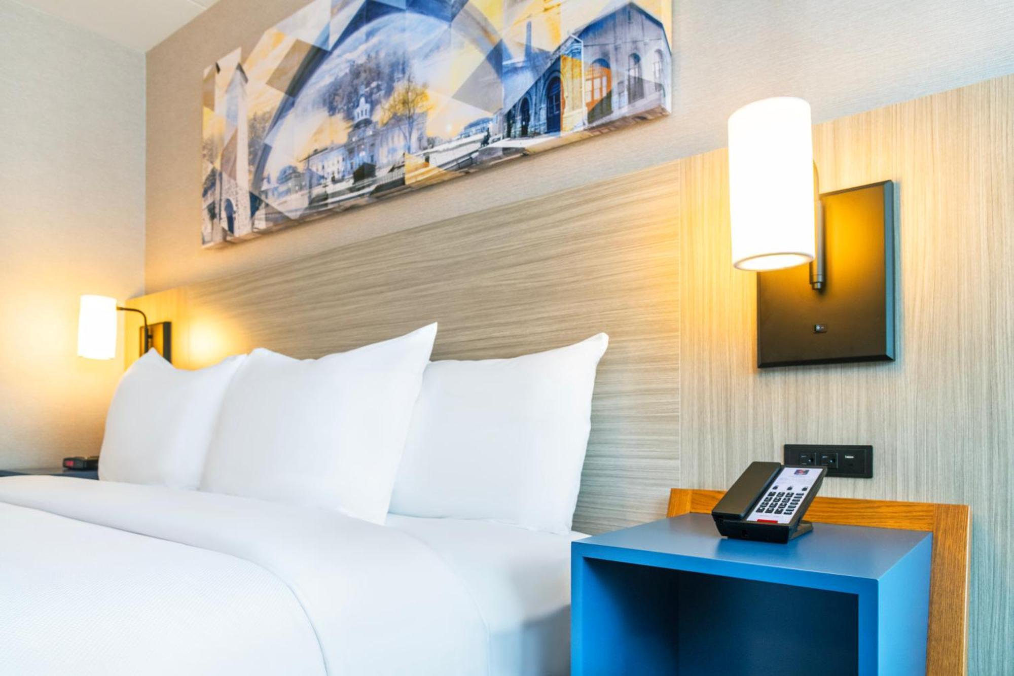 Comfort Inn Hwy 401 Кингстон Экстерьер фото