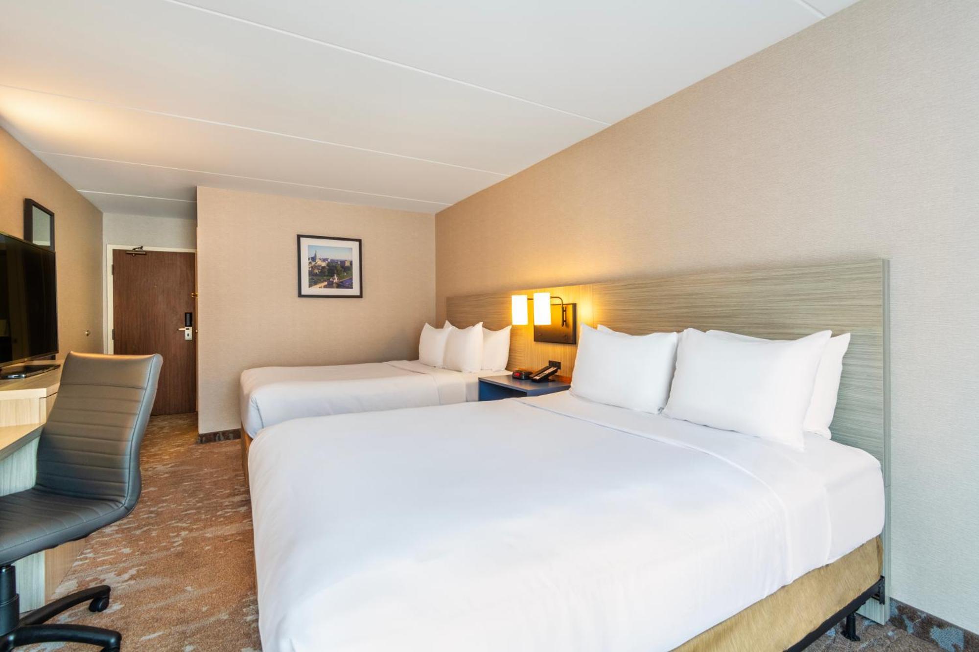 Comfort Inn Hwy 401 Кингстон Экстерьер фото