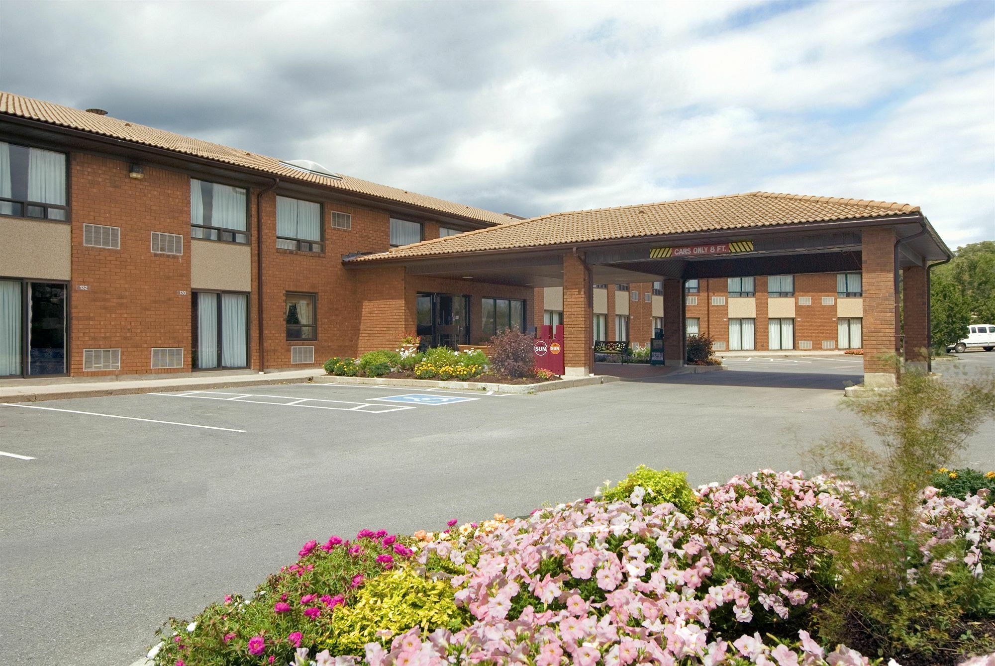 Comfort Inn Hwy 401 Кингстон Экстерьер фото